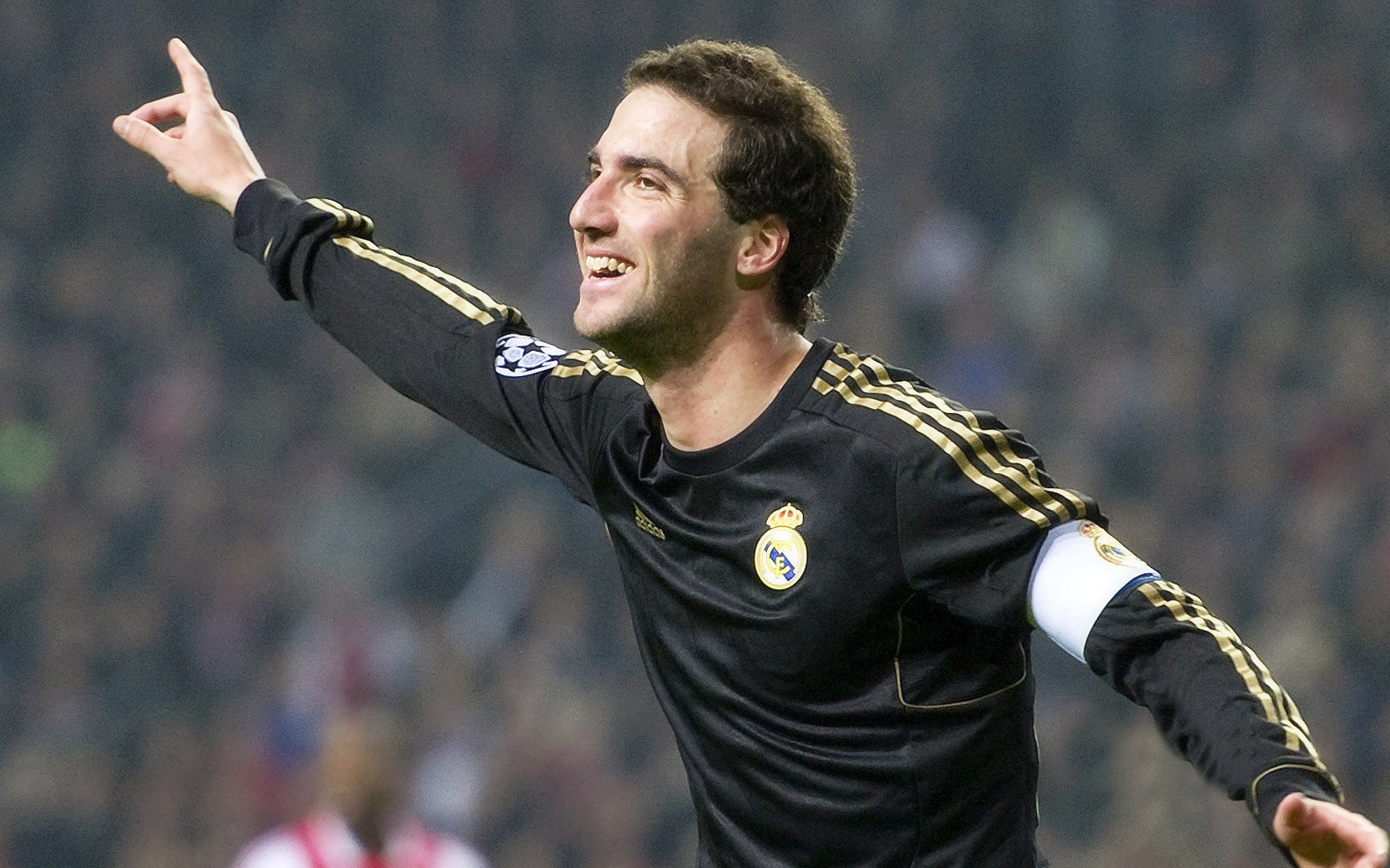 开云官方-【震撼】伊朗雪地“吊射”惊呆裁判，全场沸腾，伊朗下雪